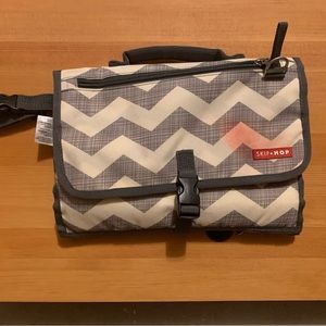 Skip hop portable change pad